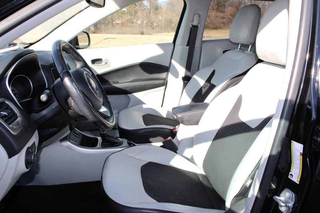 Used 2018 Jeep Compass Latitude w/ Popular Equipment Group image 19