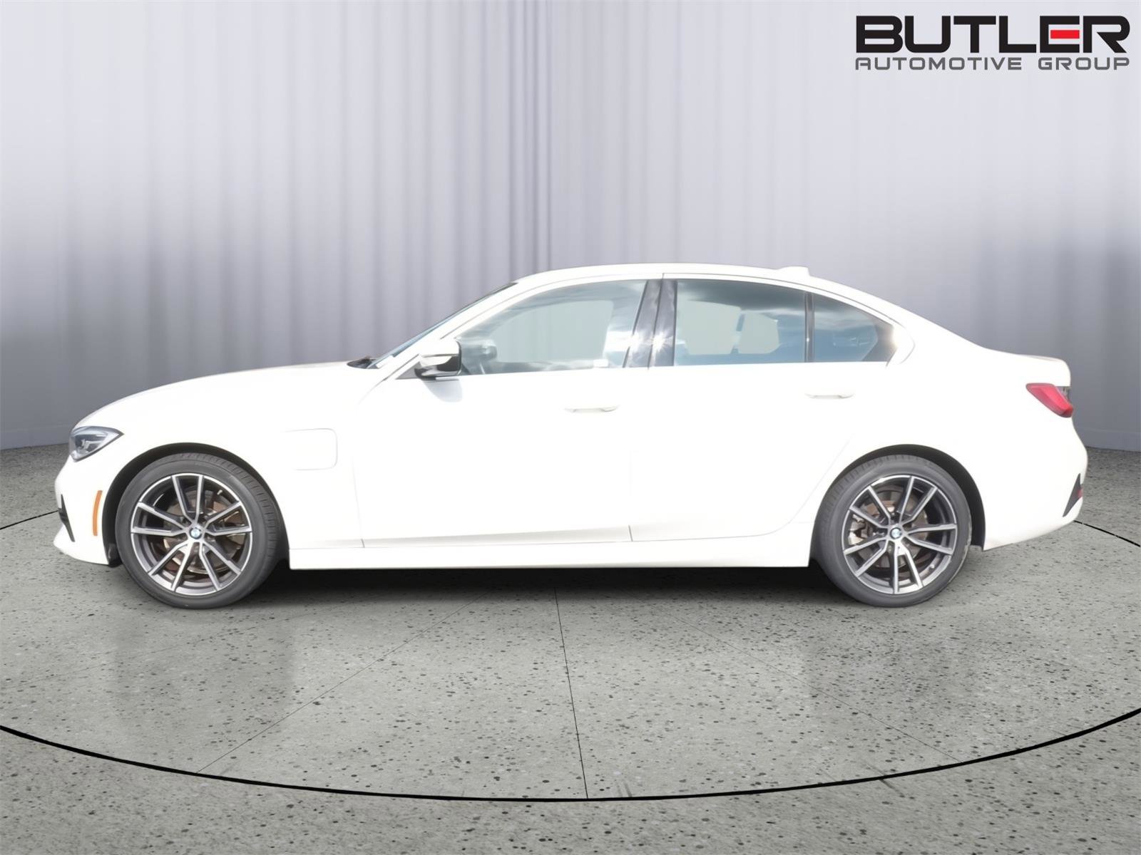 Used 2021 BMW 330e w/ Convenience Package RWD image 3