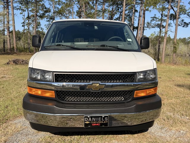 Used 2025 Chevrolet Express 3500 LT w/ LT Preferred Equipment Group RWD image 10