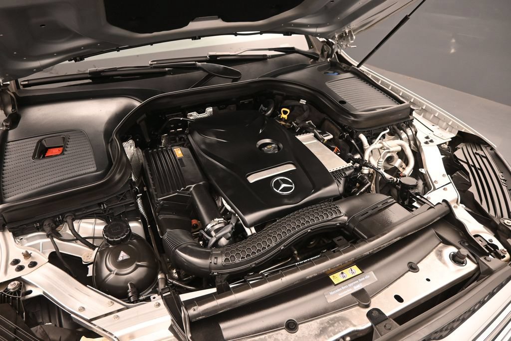 Used 2017 Mercedes-Benz GLC 300 4MATIC image 3