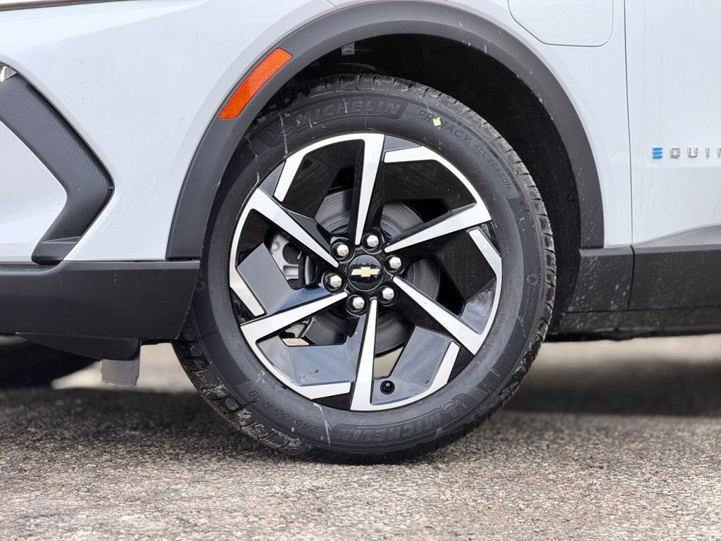 New 2026 Chevrolet Equinox EV LT image 2