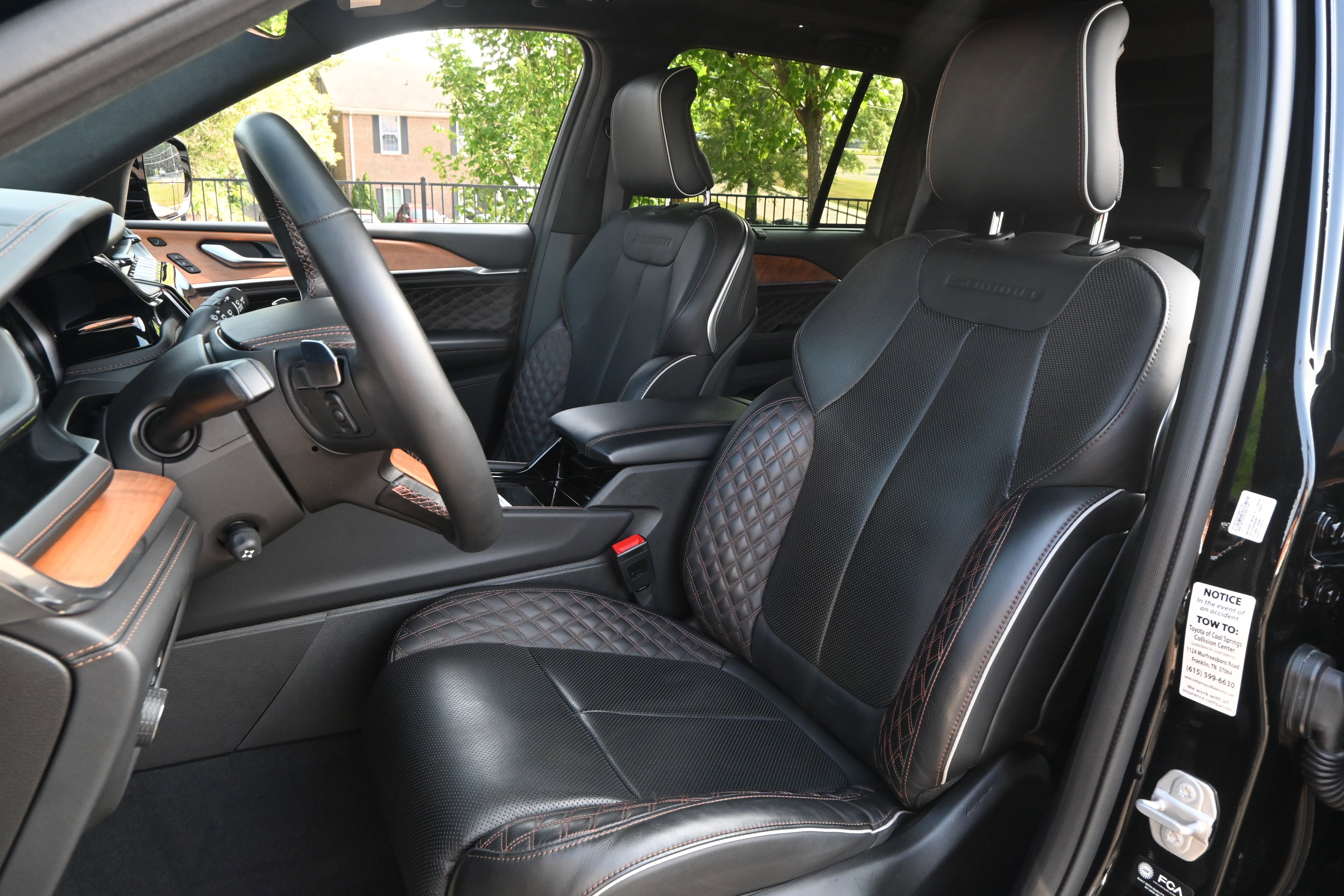 Used 2023 Jeep Grand Cherokee Summit AWD/4WD image 18