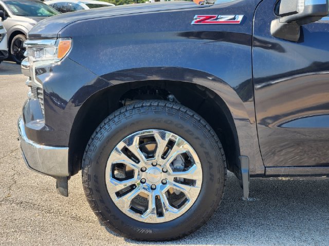 Used 2024 Chevrolet Silverado 1500 LTZ w/ Z71 Off-Road Package AWD/4WD image 5