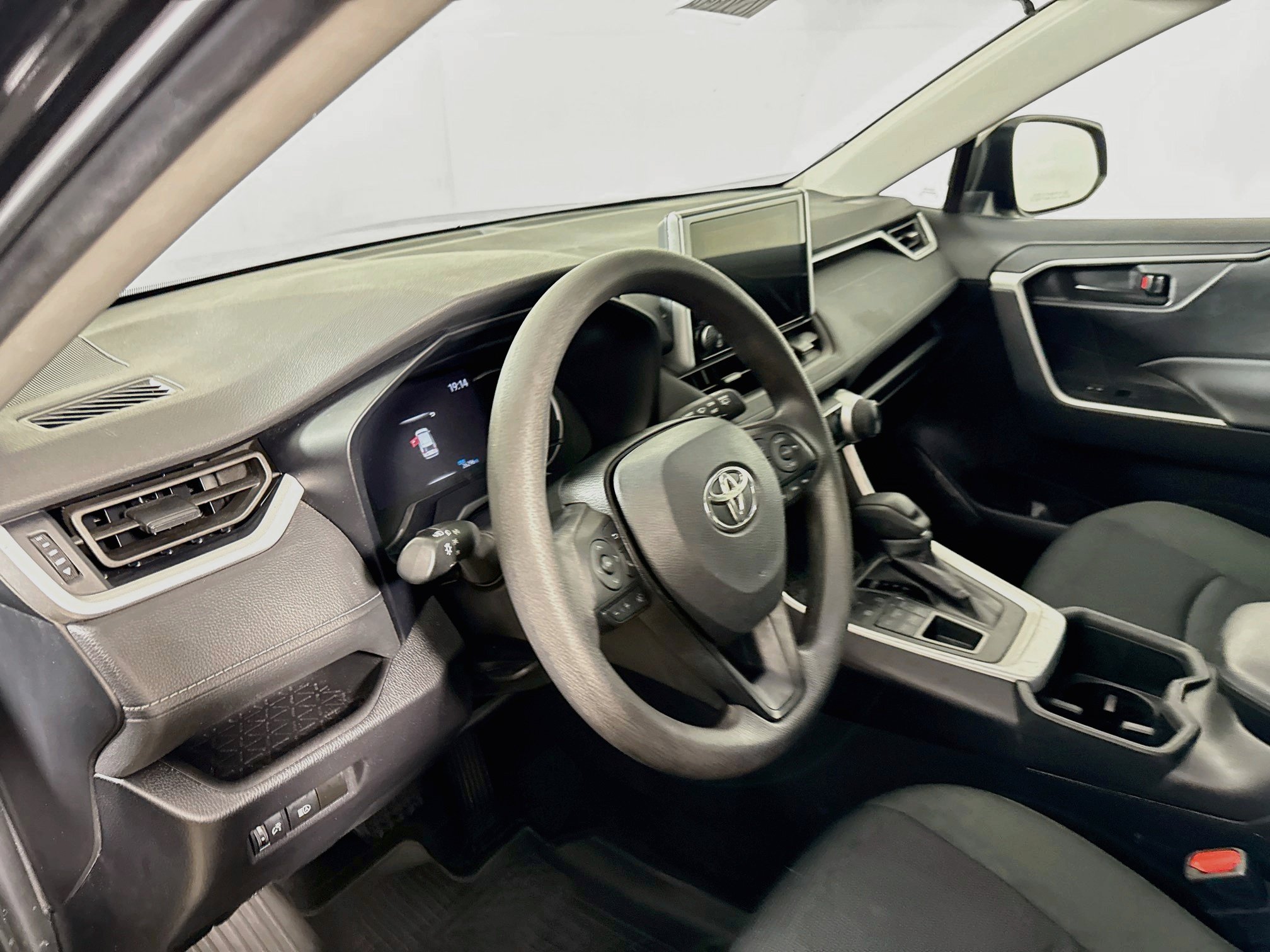 Used 2024 Toyota RAV4 LE AWD/4WD image 9