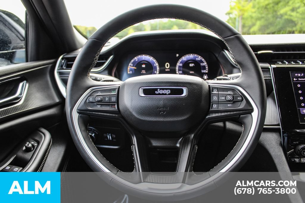Used 2025 Jeep Grand Cherokee Altitude AWD/4WD image 24