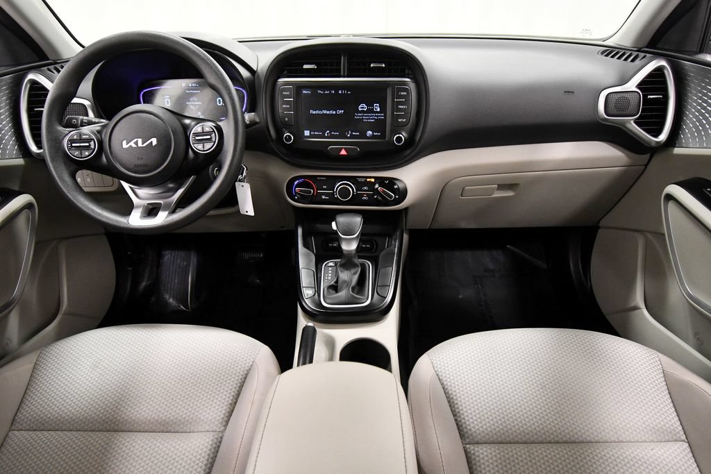 Certified 2025 Kia Soul LX FWD image 3