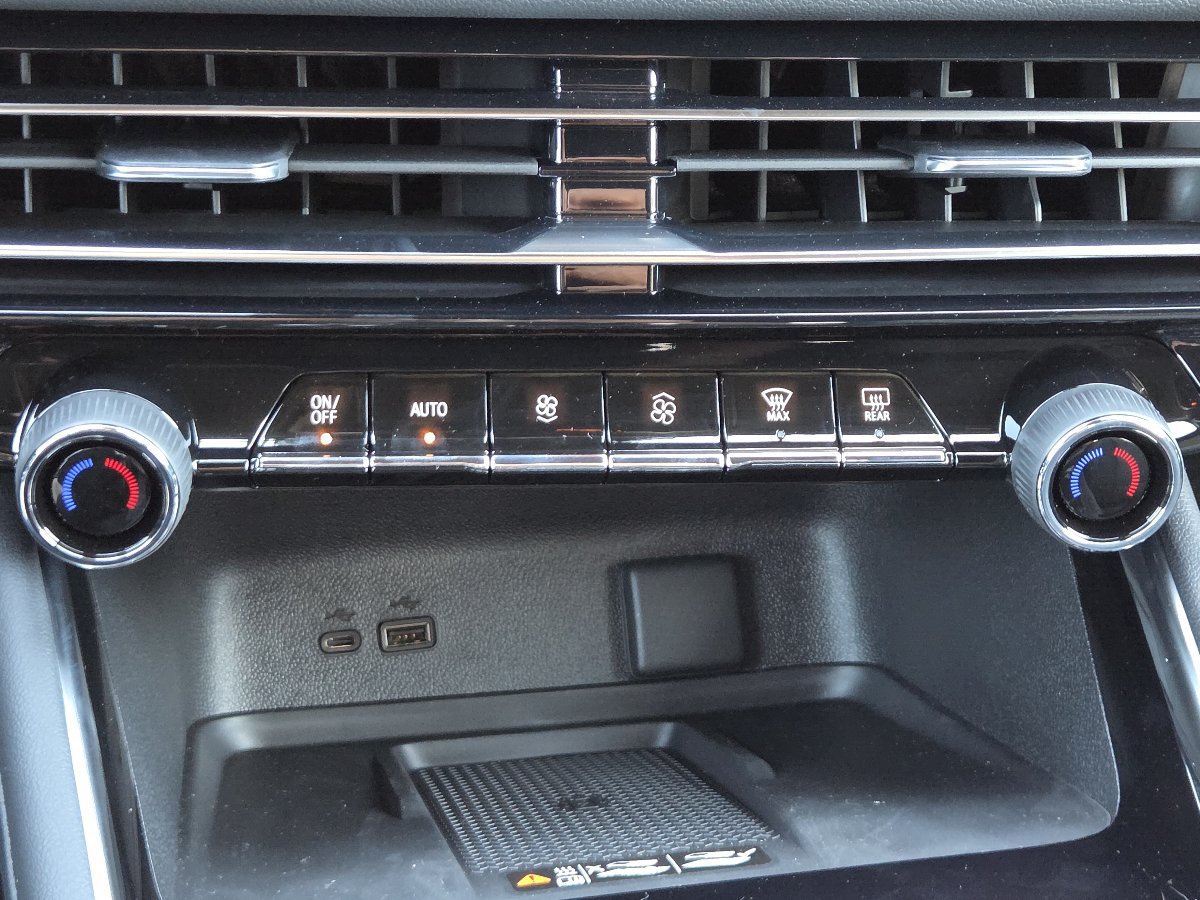 New 2027 Chevrolet Traverse LT AWD/4WD image 39