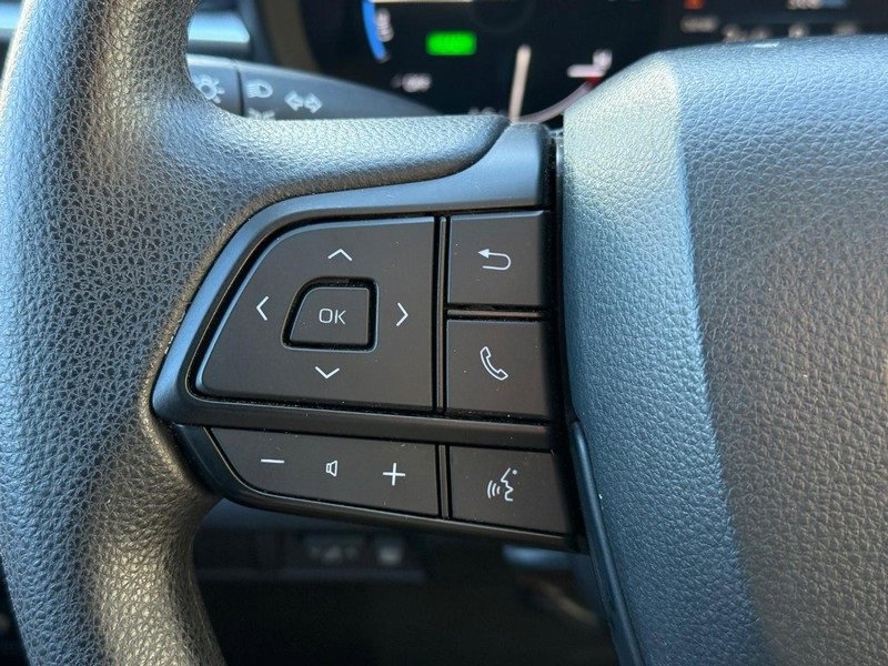 Used 2025 Toyota Sienna LE image 21