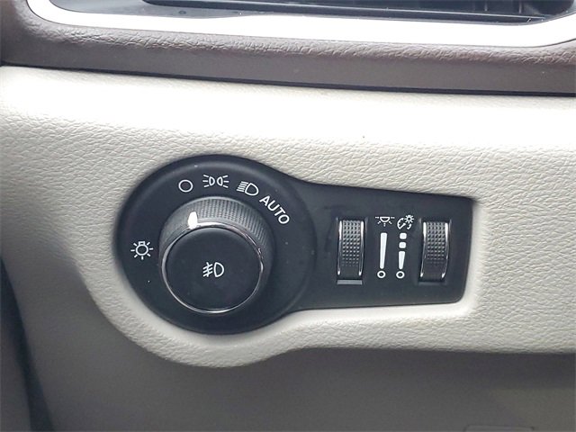 Used 2019 Chrysler Pacifica Touring-L w/ Advanced Safetytec Group image 19