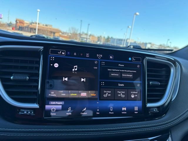 Used 2021 Chrysler Pacifica Touring-L w/ S Appearance Package image 17