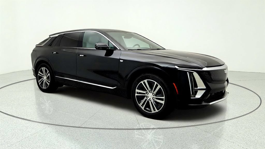 Used 2025 Cadillac Lyriq Luxury w/ LPO, Floor Liner Package RWD image 3