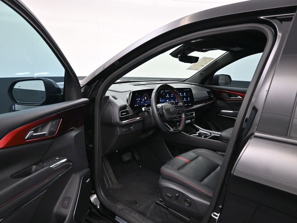 Used 2024 Chevrolet Traverse RS image 11