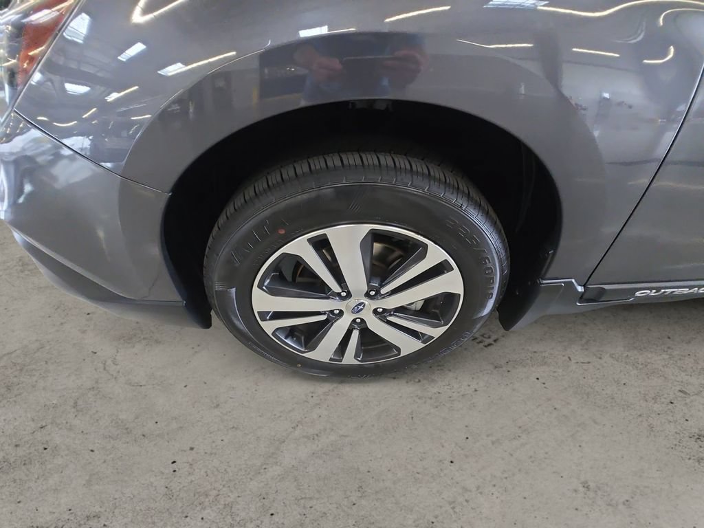 Used 2018 Subaru Outback 2.5i Limited AWD/4WD image 9