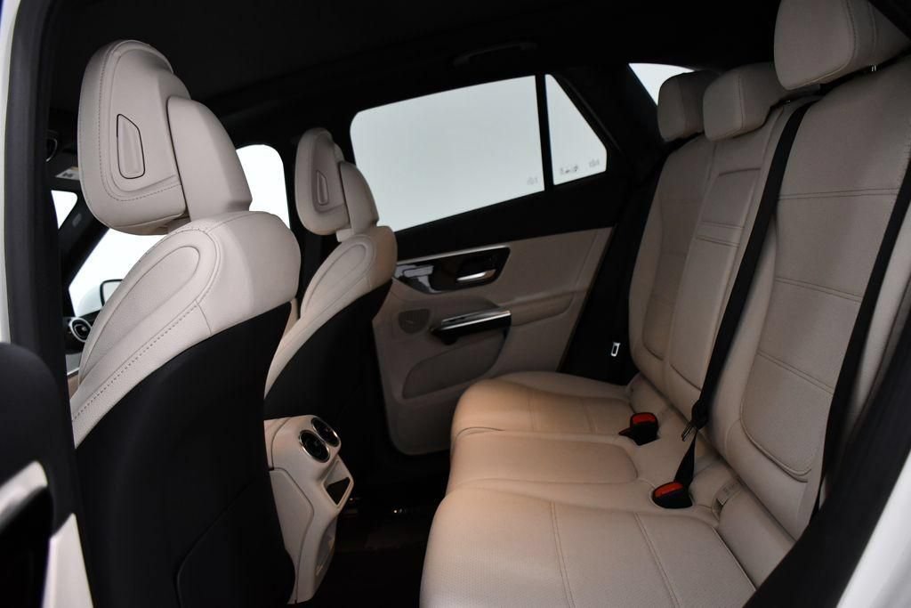 Used 2026 Mercedes-Benz GLC 300 4MATIC image 21