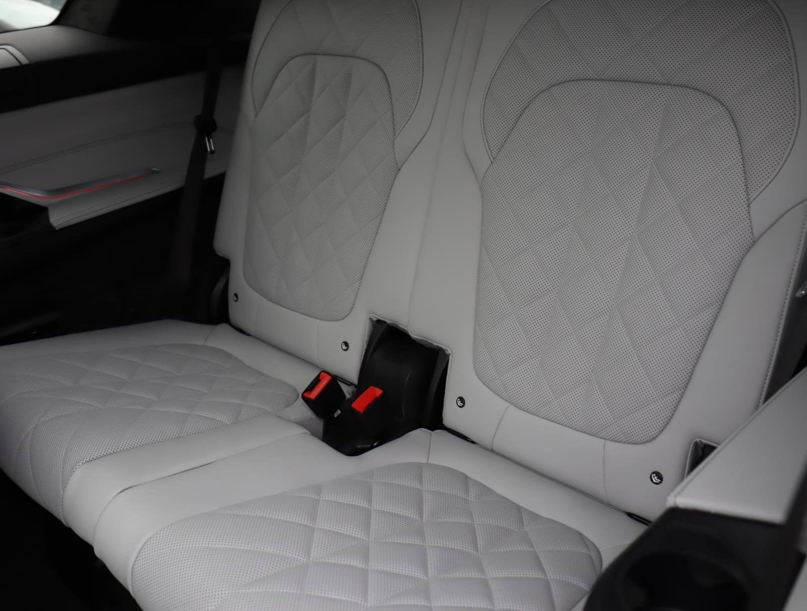 Used 2026 BMW X7 xDrive40i w/ Dynamic Handling Package image 16