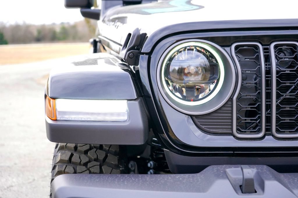 New 2026 Jeep Gladiator Sport AWD/4WD image 30