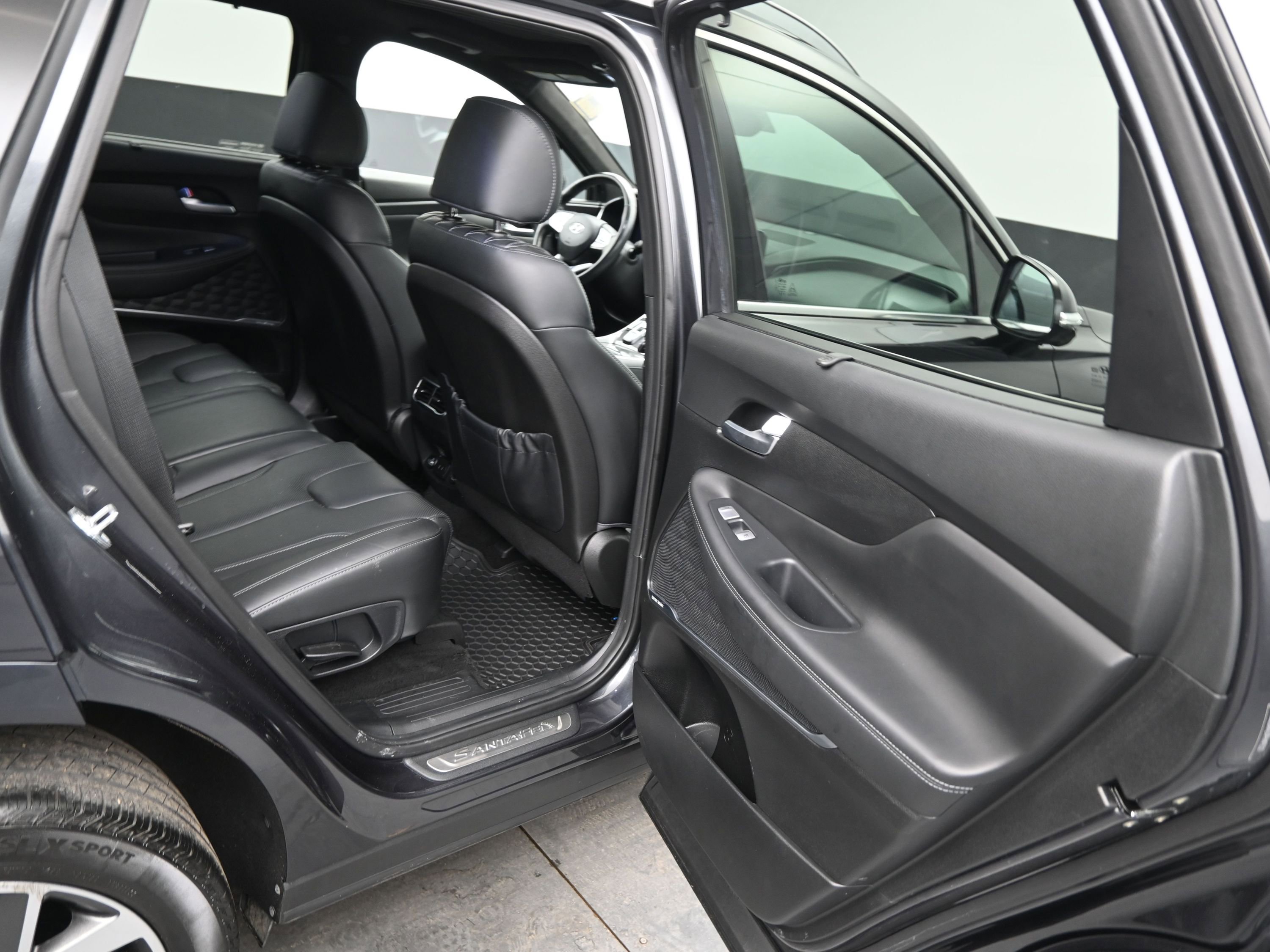 Used 2023 Hyundai Santa Fe Calligraphy image 10