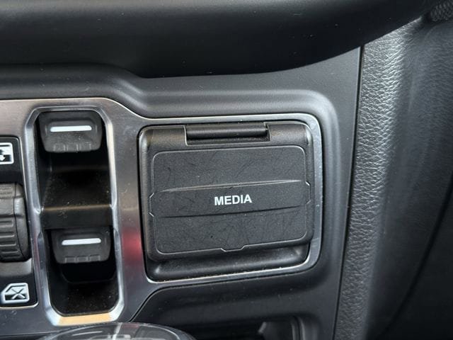 Used 2023 Jeep Gladiator Sport AWD/4WD image 23