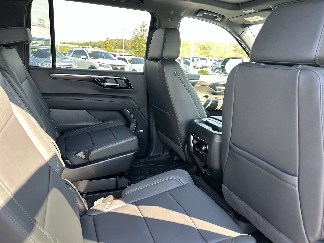New 2026 Chevrolet Suburban Z71 w/ Comfort Package AWD/4WD image 17