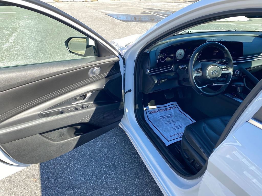 Used 2023 Hyundai Elantra Limited image 10