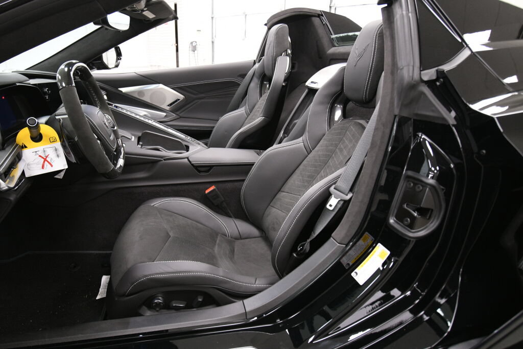 Used 2024 Chevrolet Corvette Z06 RWD image 13