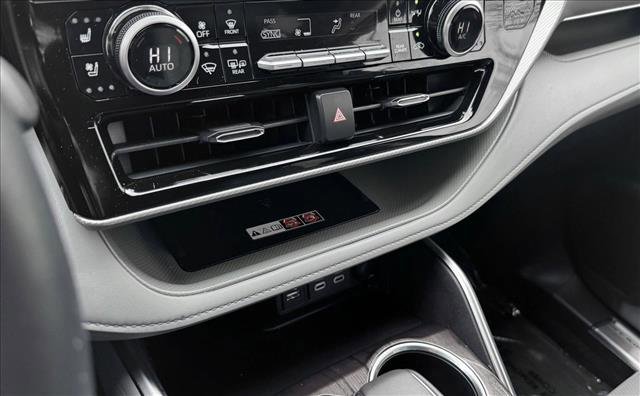 Certified 2025 Toyota Highlander Platinum image 16