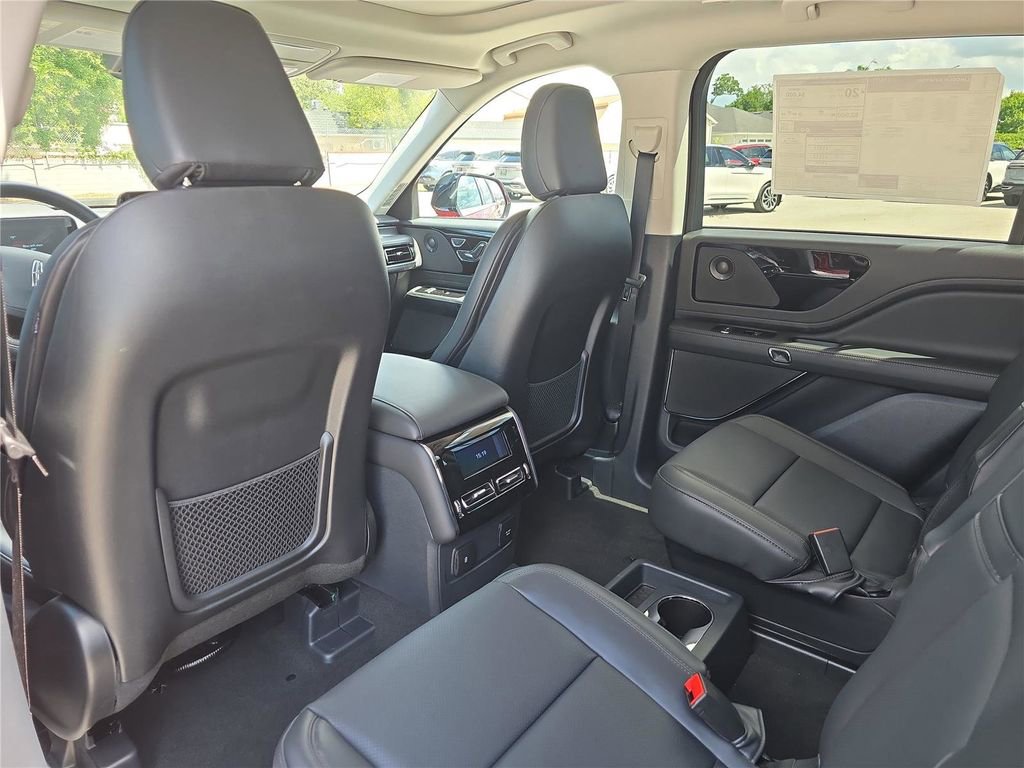 New 2026 Lincoln Aviator AWD image 10