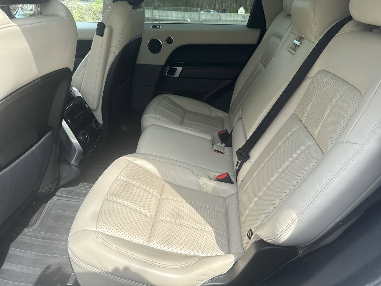Used 2018 Land Rover Range Rover Sport HSE image 8