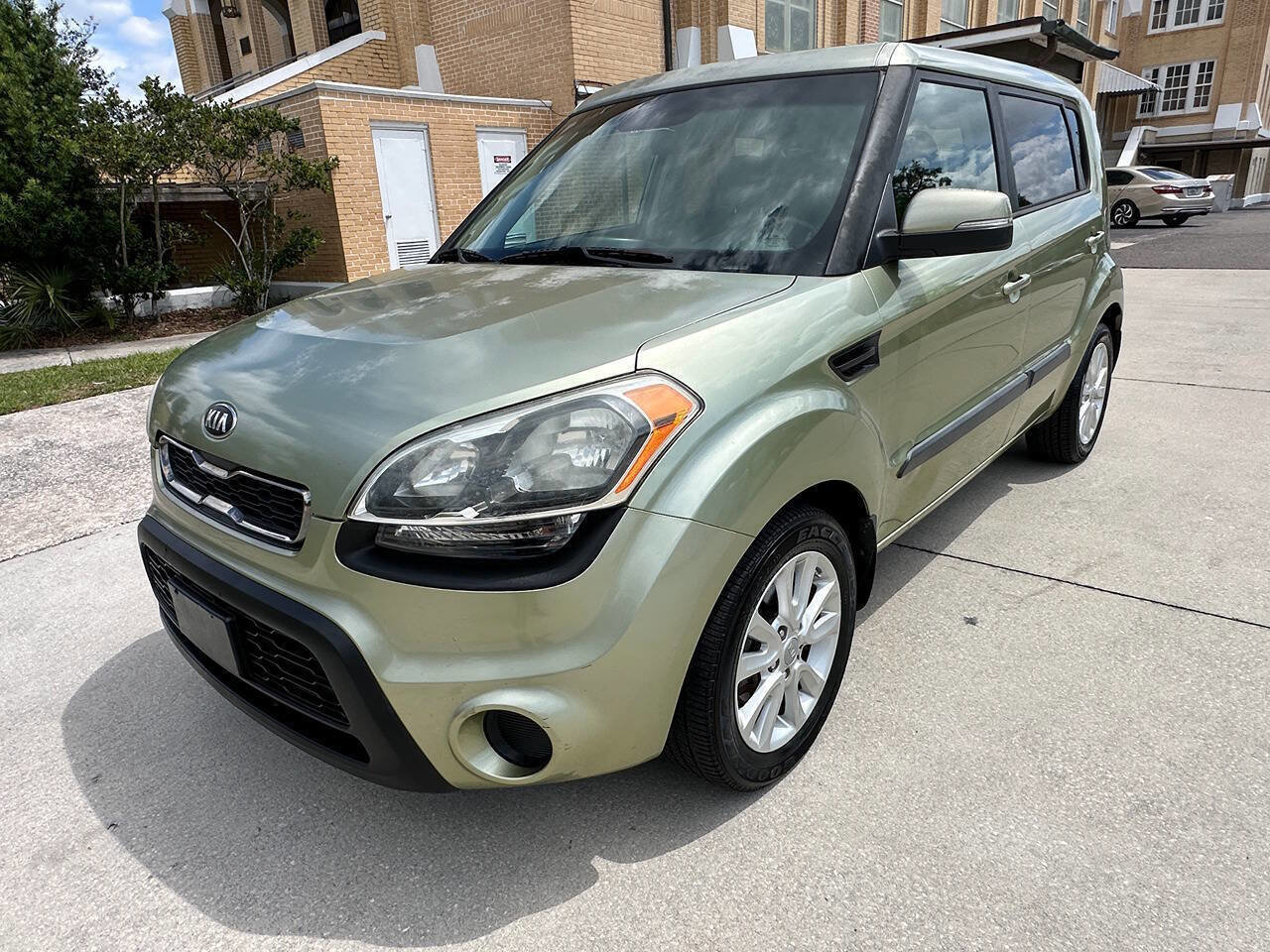 Used 2013 Kia Soul + FWD image 2