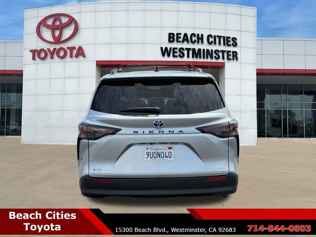 Used 2025 Toyota Sienna XLE w/ XLE Plus Package FWD image 10