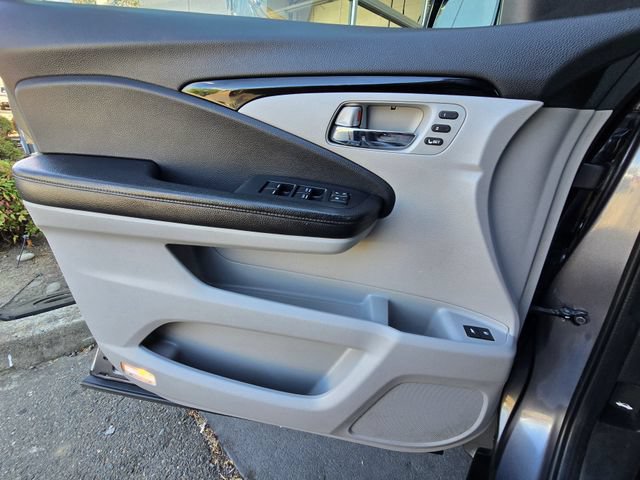 Used 2016 Honda Pilot Touring image 24