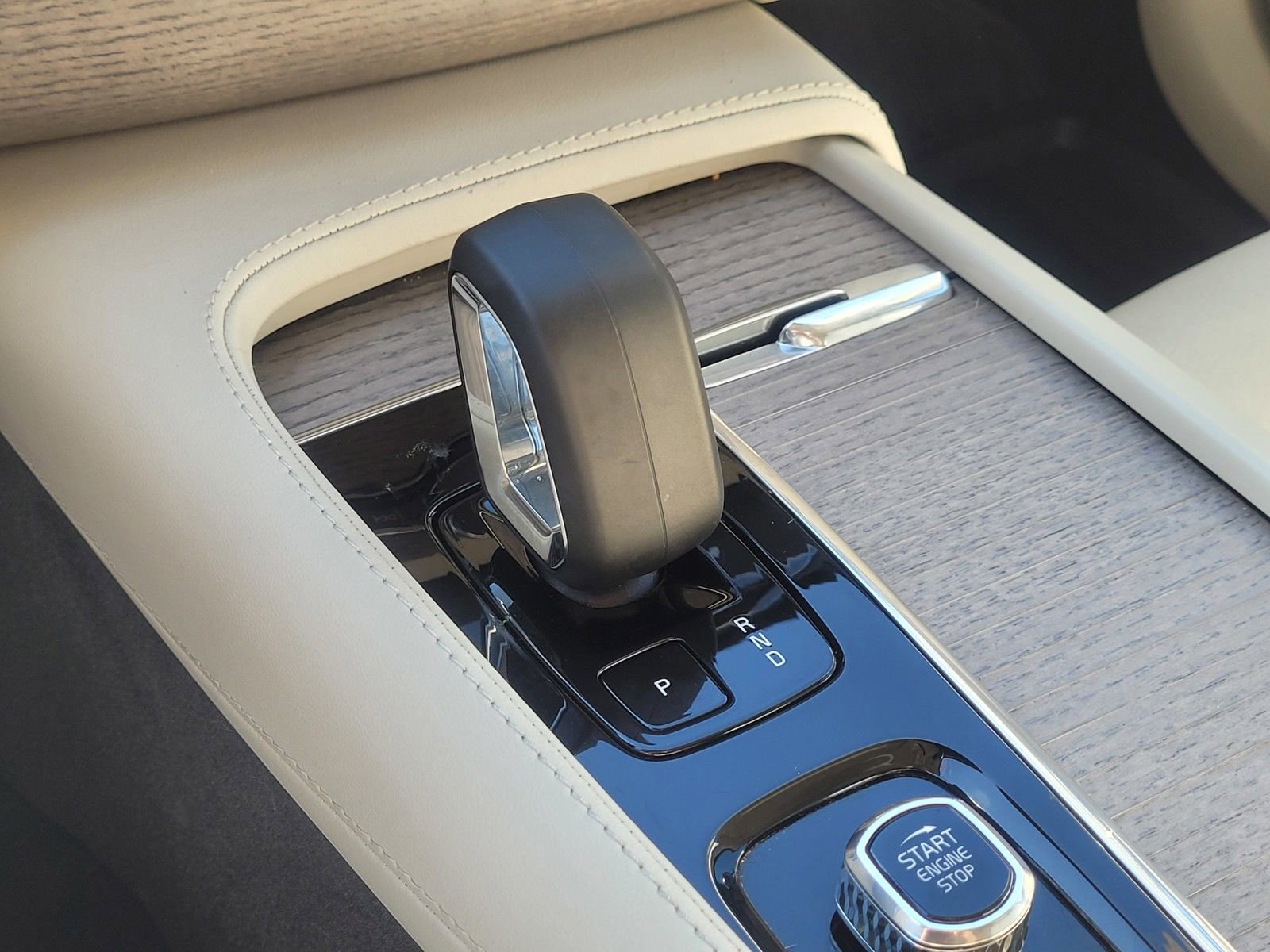 Certified 2023 Volvo XC90 B6 Plus w/ Protection Package Premier AWD/4WD image 25