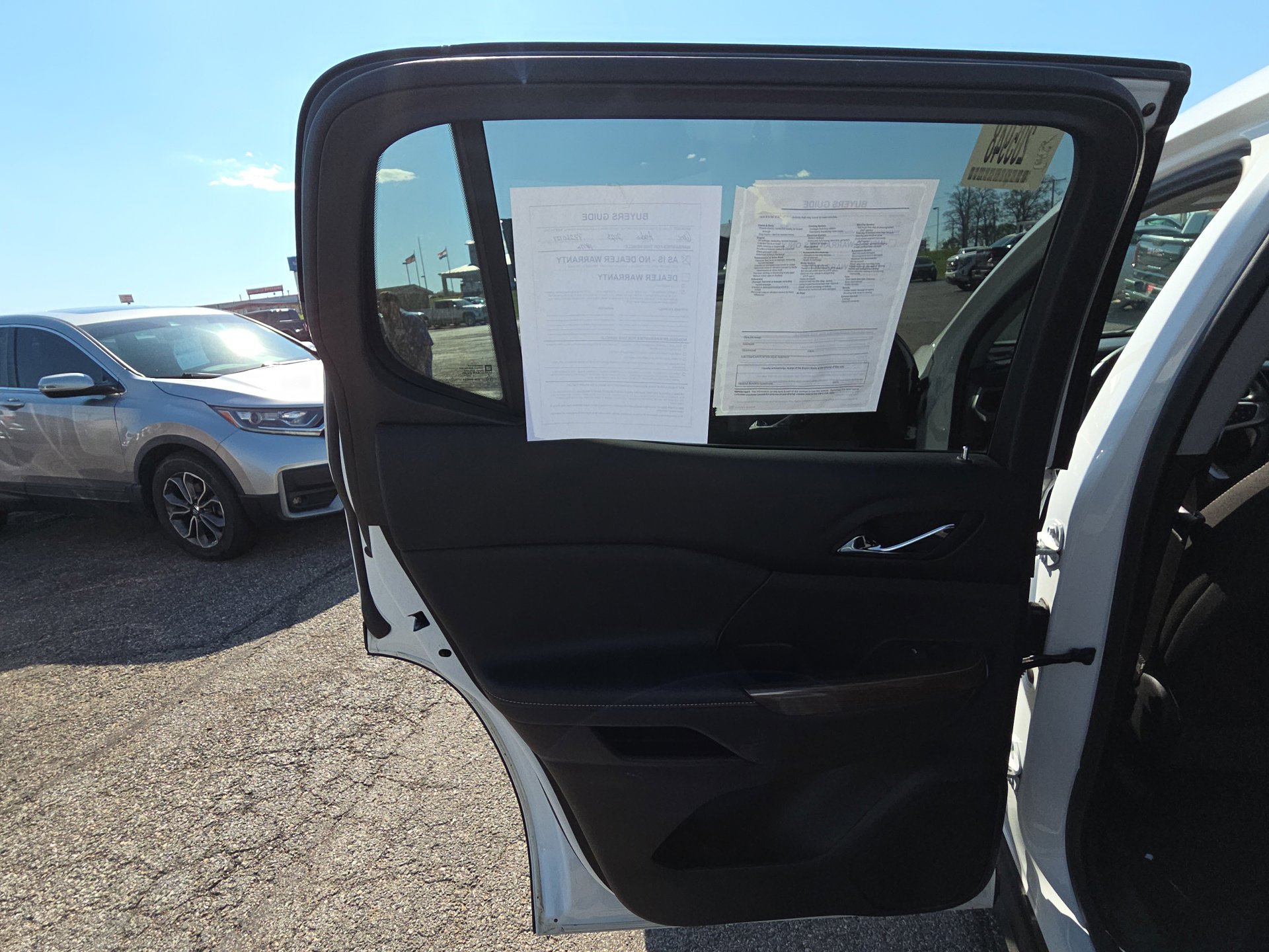 Used 2023 GMC Acadia SLE w/ Driver Convenience Package image 12