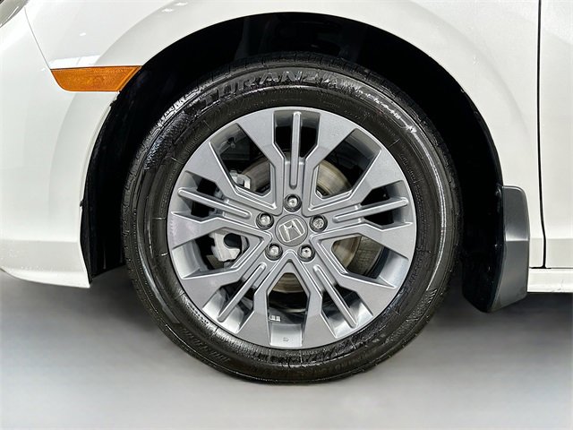 Certified 2026 Honda Odyssey Touring image 14