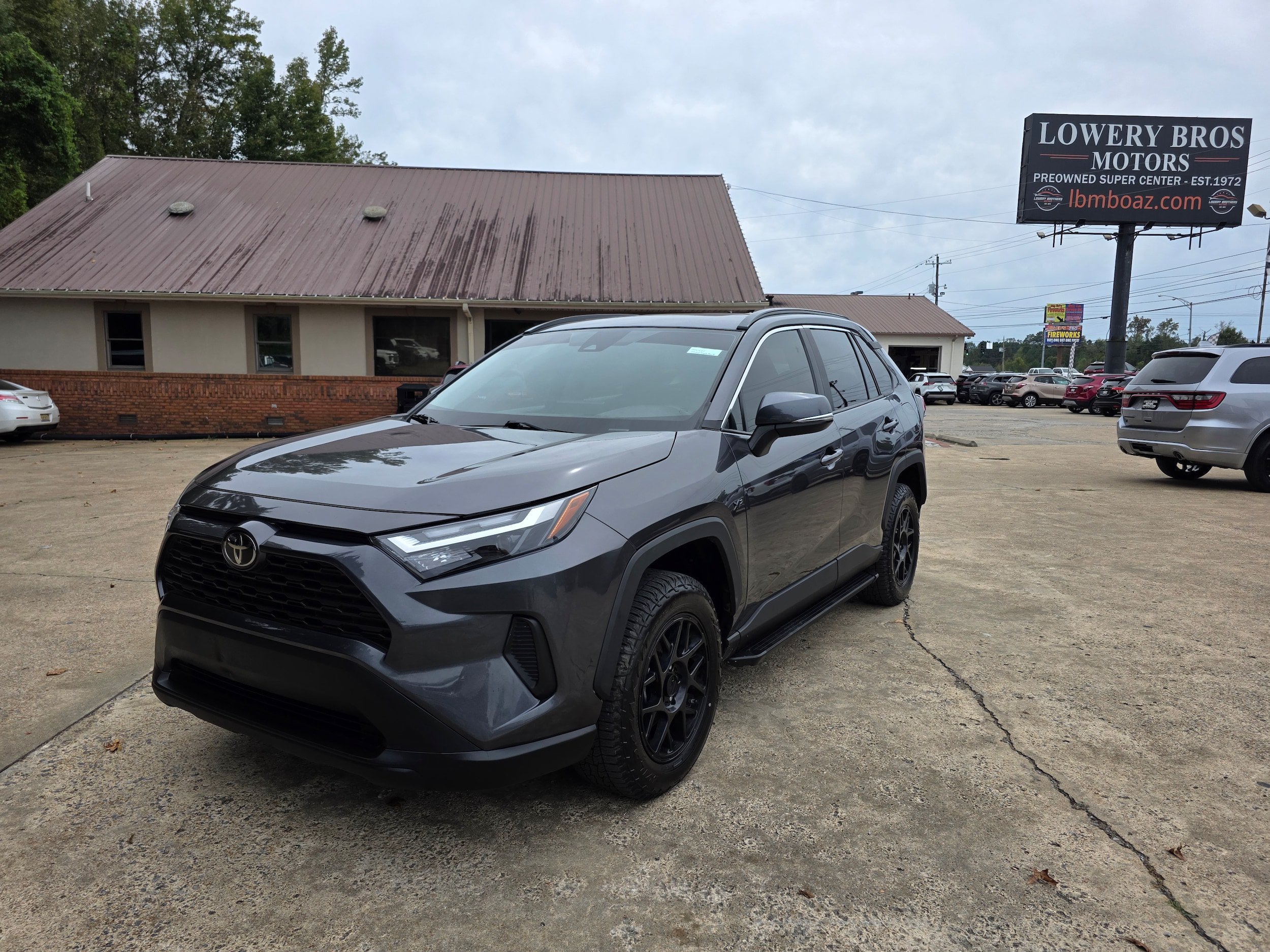 Used 2022 Toyota RAV4 XLE w/ Convenience Package FWD image 1