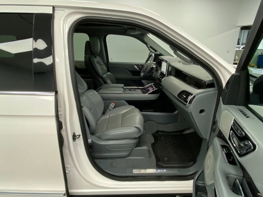 Used 2019 Lincoln Navigator Reserve AWD/4WD image 23