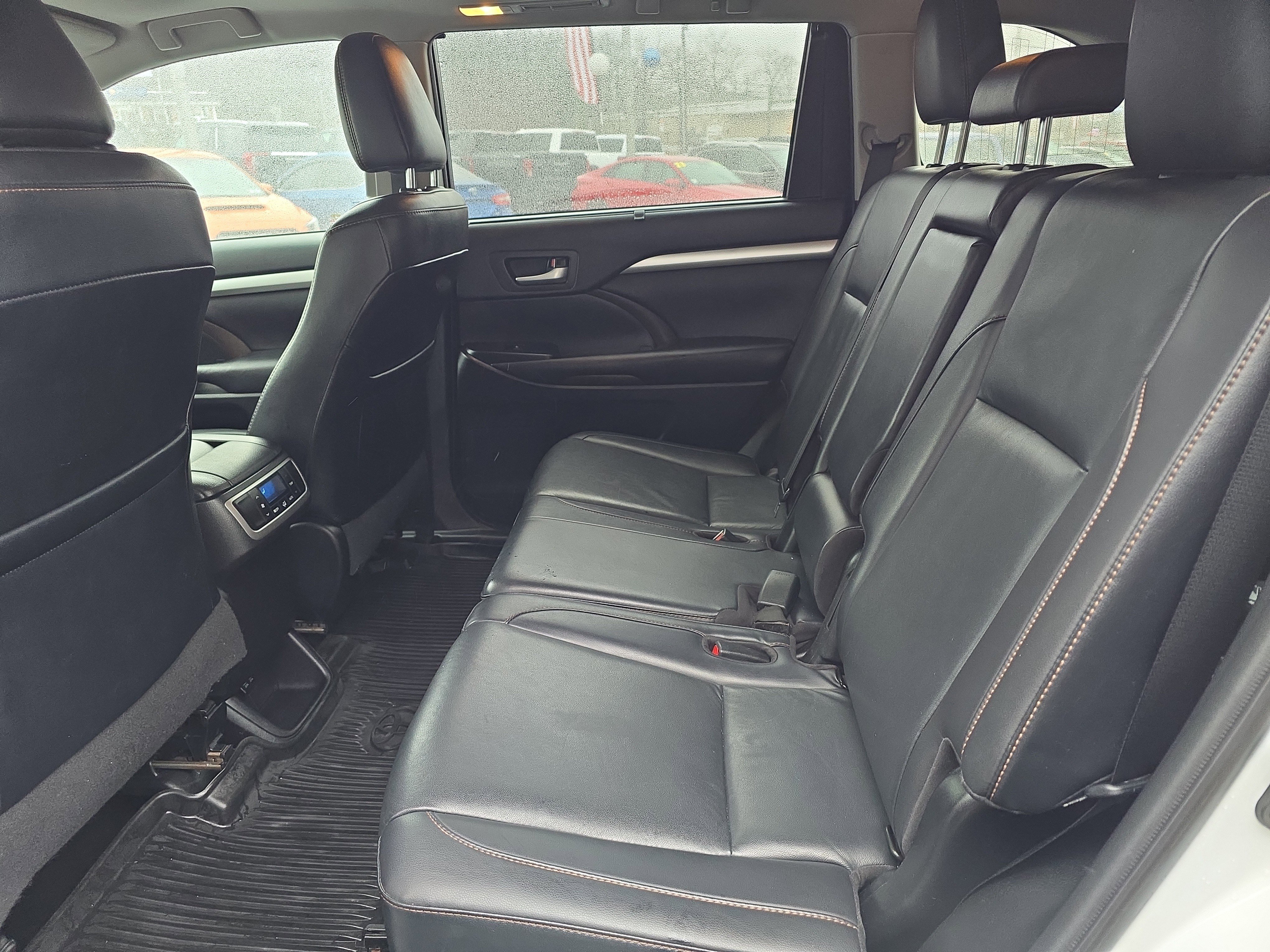 Used 2019 Toyota Highlander XLE image 14