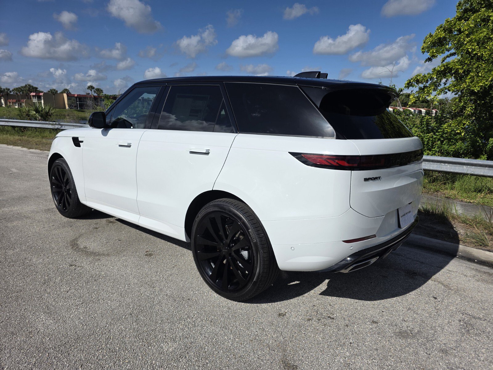 New 2027 Land Rover Range Rover Sport Dynamic SE AWD/4WD image 2