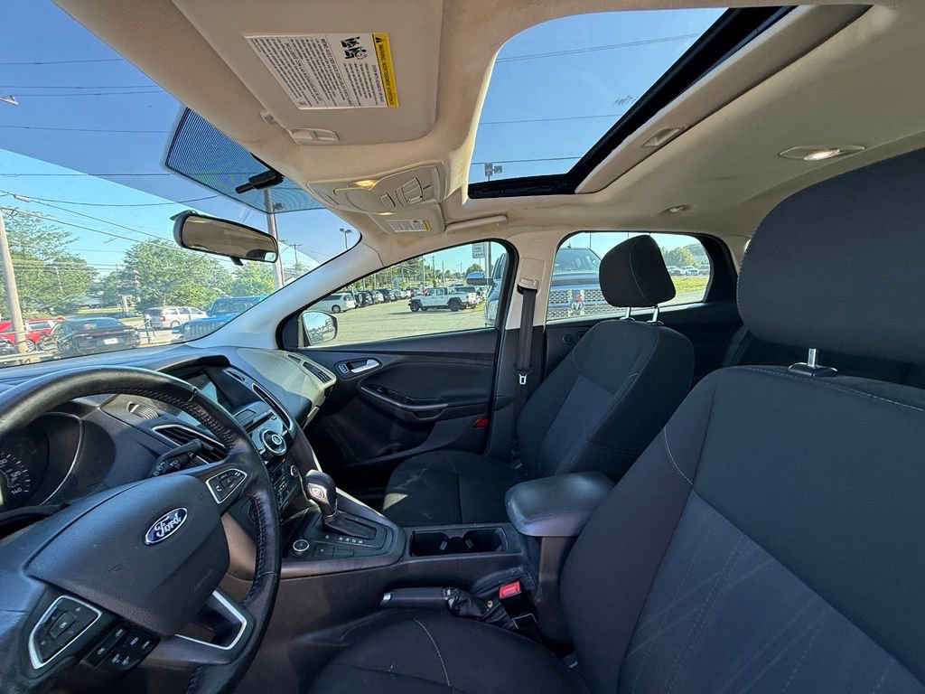 Used 2017 Ford Focus SEL w/ Cold Weather Package FWD image 12