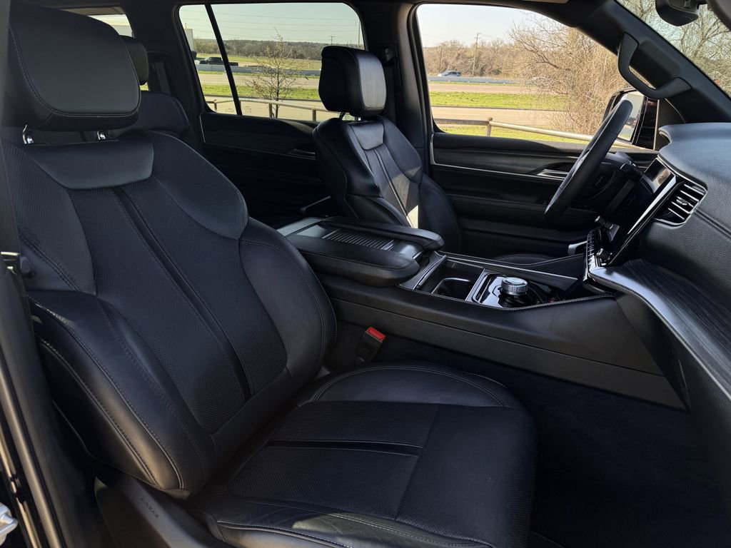 Used 2024 Jeep Wagoneer Series II w/ Flexible Seating Group image 26