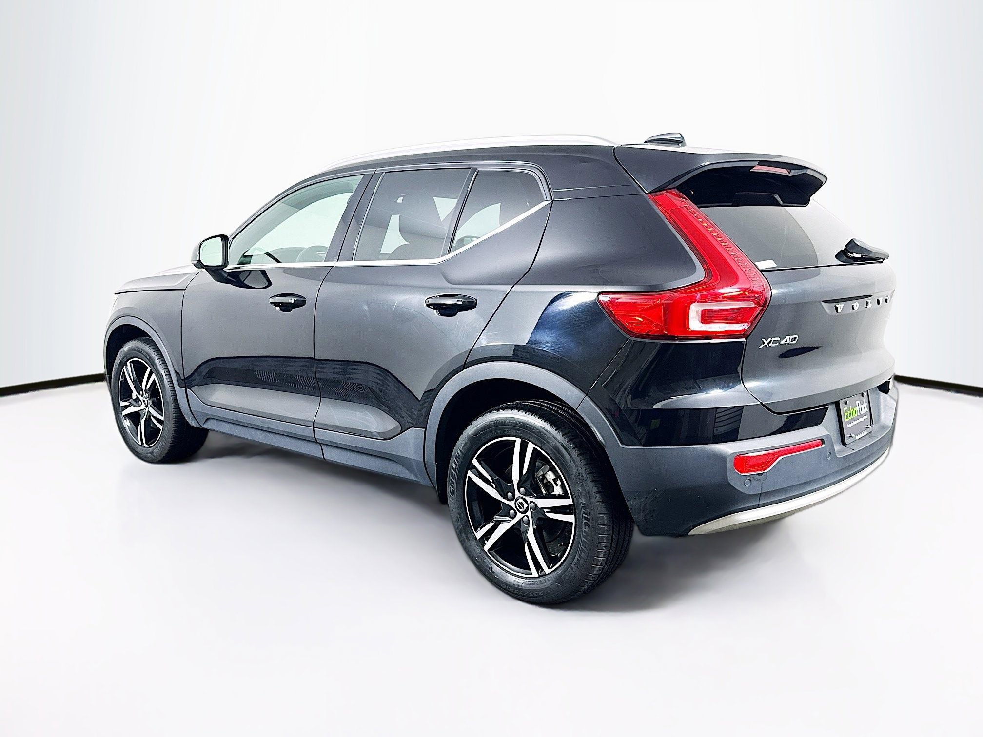 Used 2024 Volvo XC40 B5 Core image 5