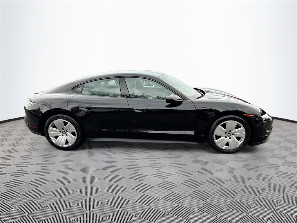 Used 2021 Porsche Taycan image 5
