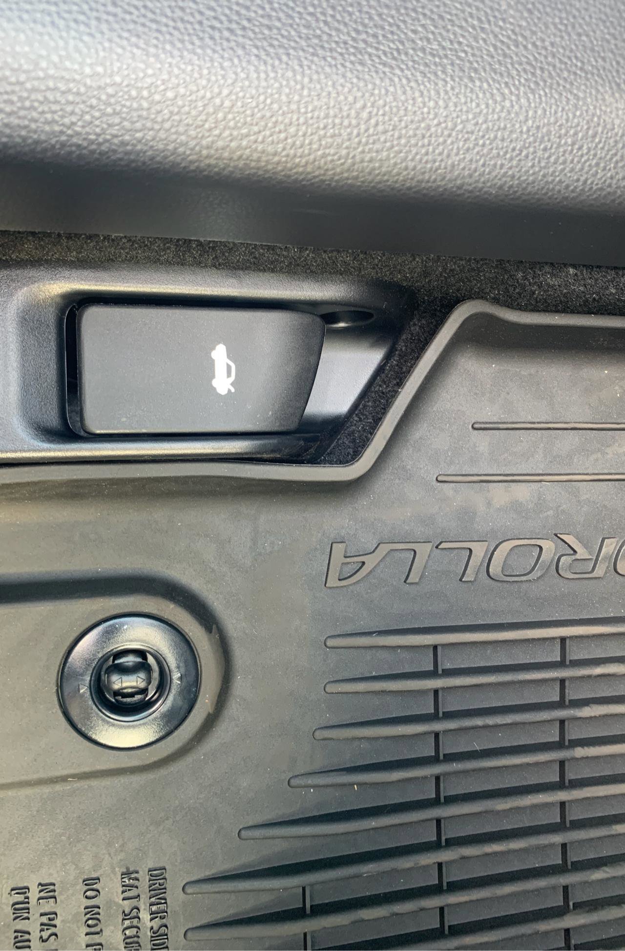 Used 2024 Toyota Corolla LE w/ LE Convenience Package FWD image 23