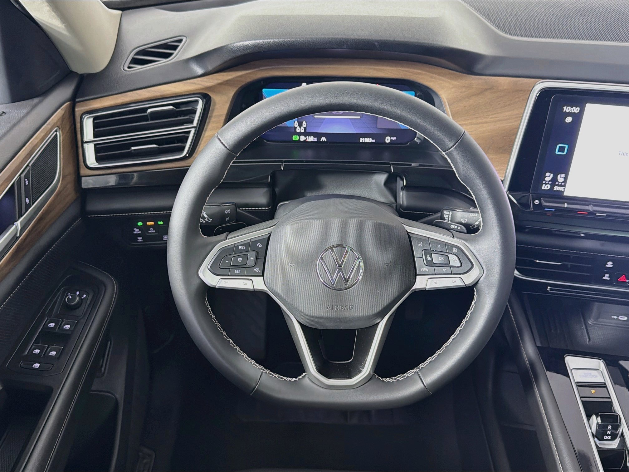 Used 2025 Volkswagen Atlas SE FWD image 18