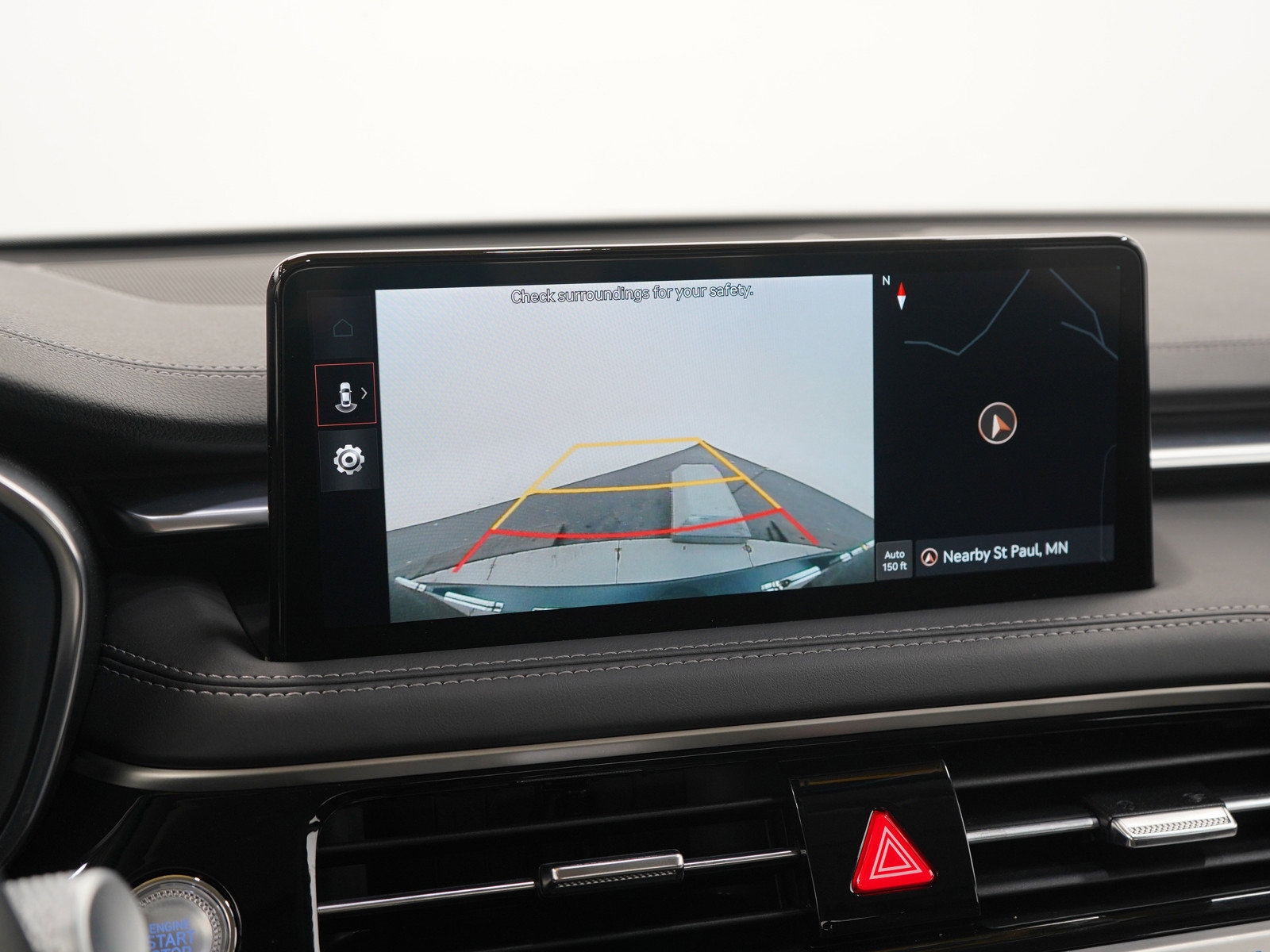 Used 2025 Genesis G70 2.5T image 25