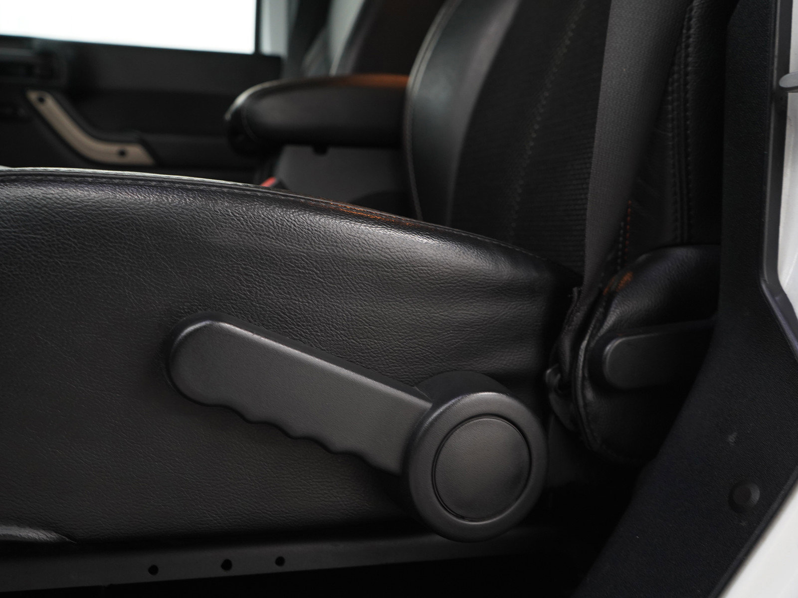 Used 2016 Jeep Wrangler Unlimited Sahara image 21