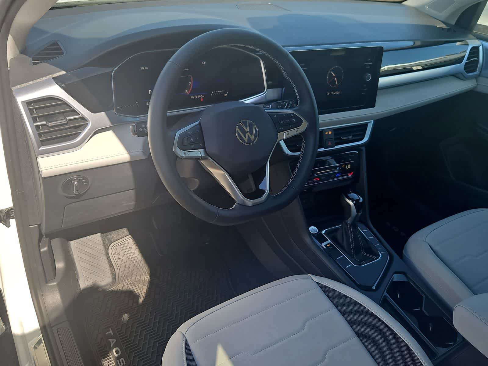 New 2026 Volkswagen Taos SE FWD image 2
