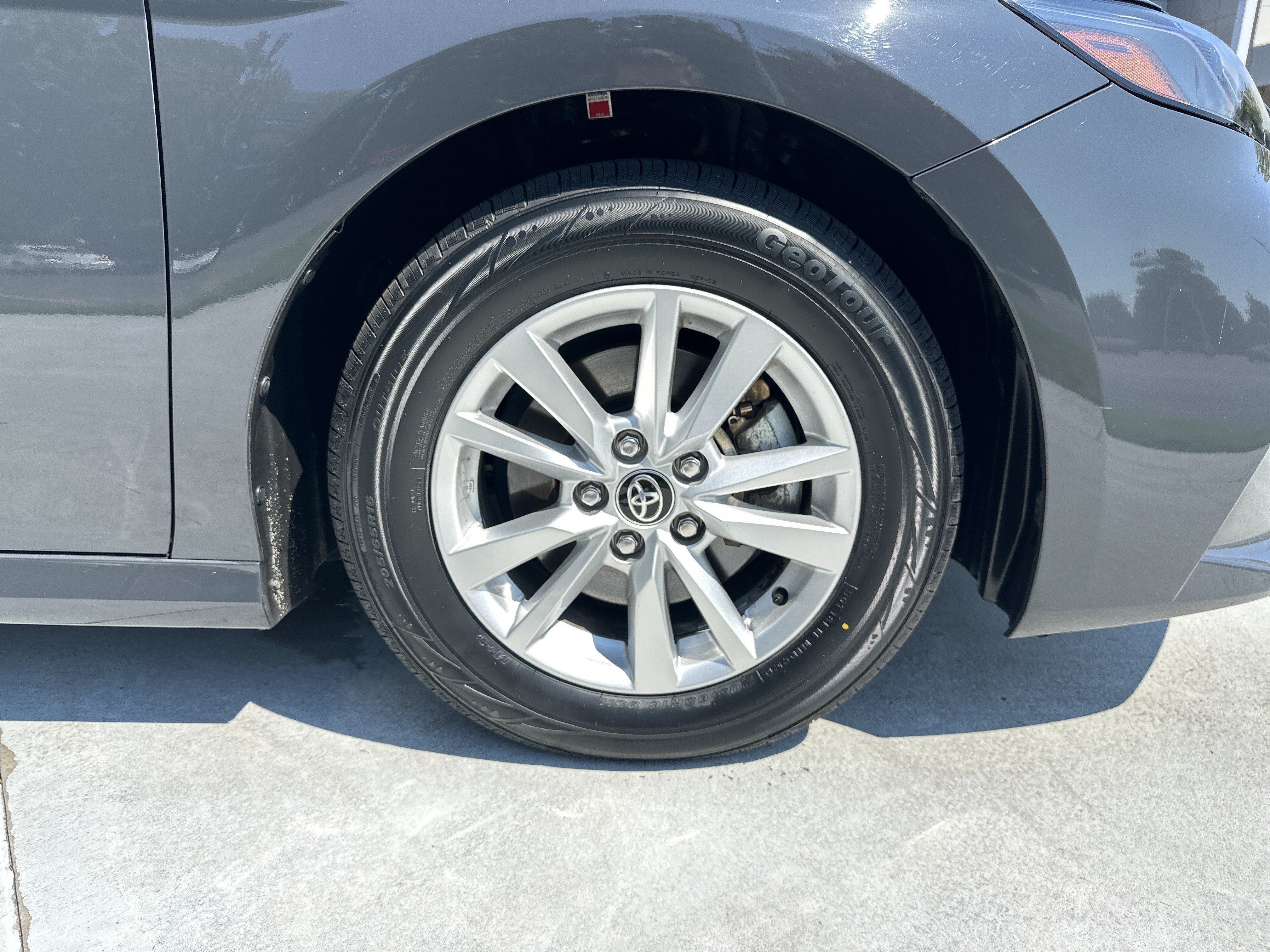 Used 2025 Toyota Camry LE FWD image 13