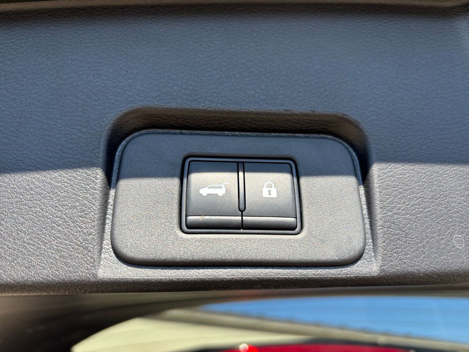Used 2025 Nissan Rogue SV FWD image 23