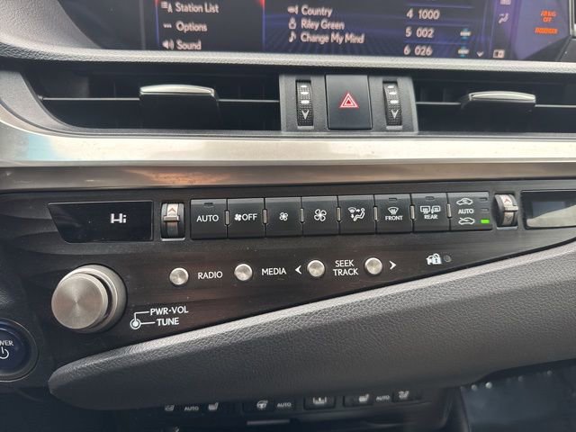 Used 2021 Lexus ES 300h w/ Accessory Package image 26